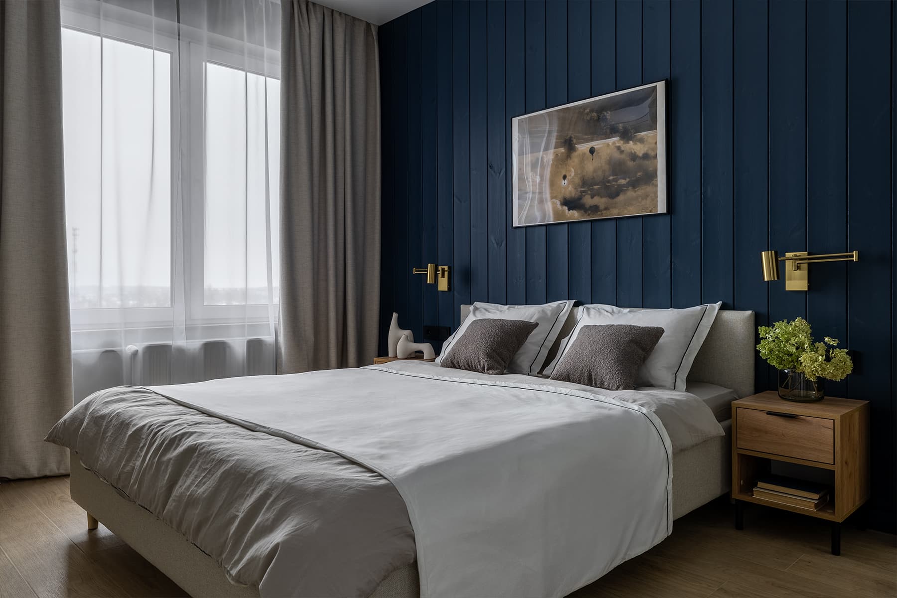 Льняная люстра, репродукция картины и природные цвета в интерьере квартиры в Новой Москве — проект Веры Ильинчик