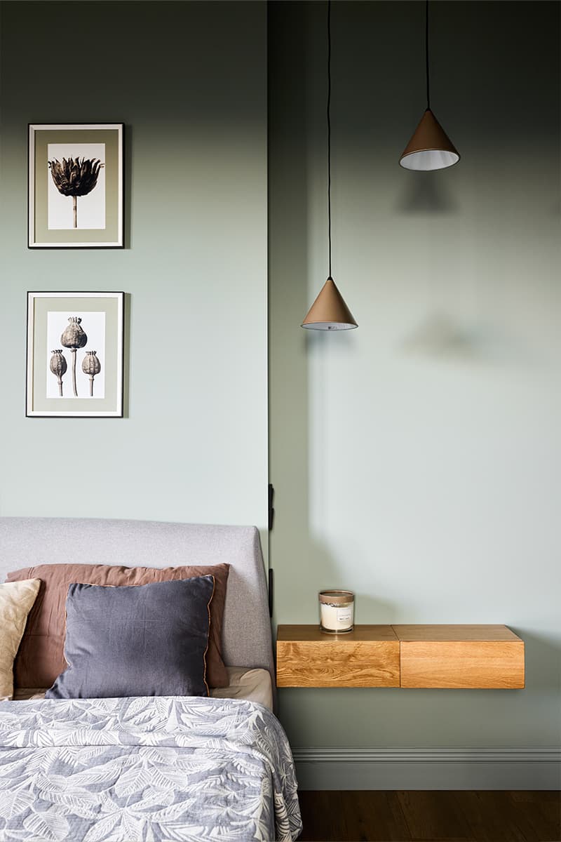 Наполненный цветом и теплыми фактурами интерьер квартиры с кабинетом на лоджии — проект Полины Коптевой