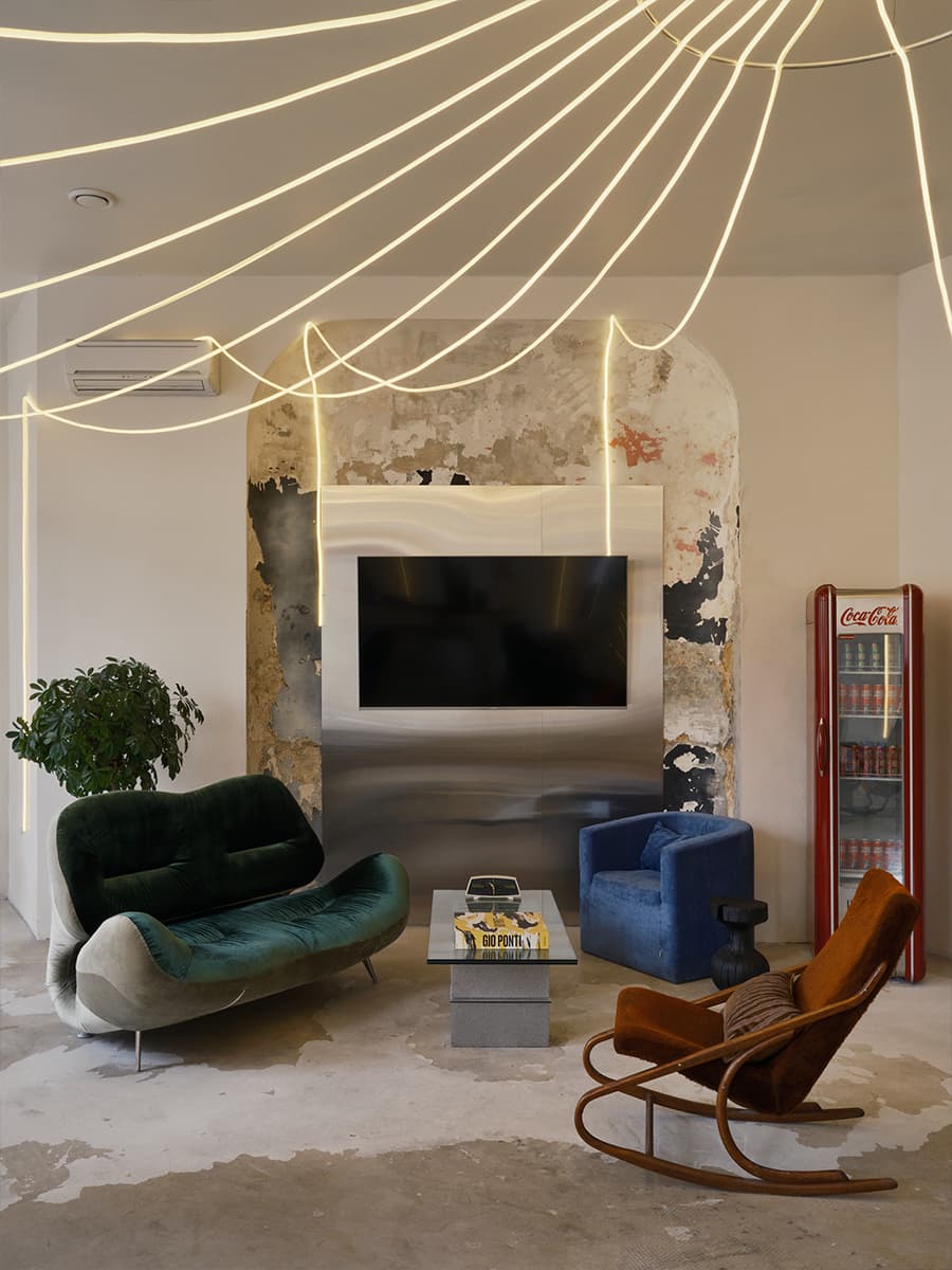 Берлинский андеграунд и нотки советской культуры в интерьере салона красоты — проект бюро Явь