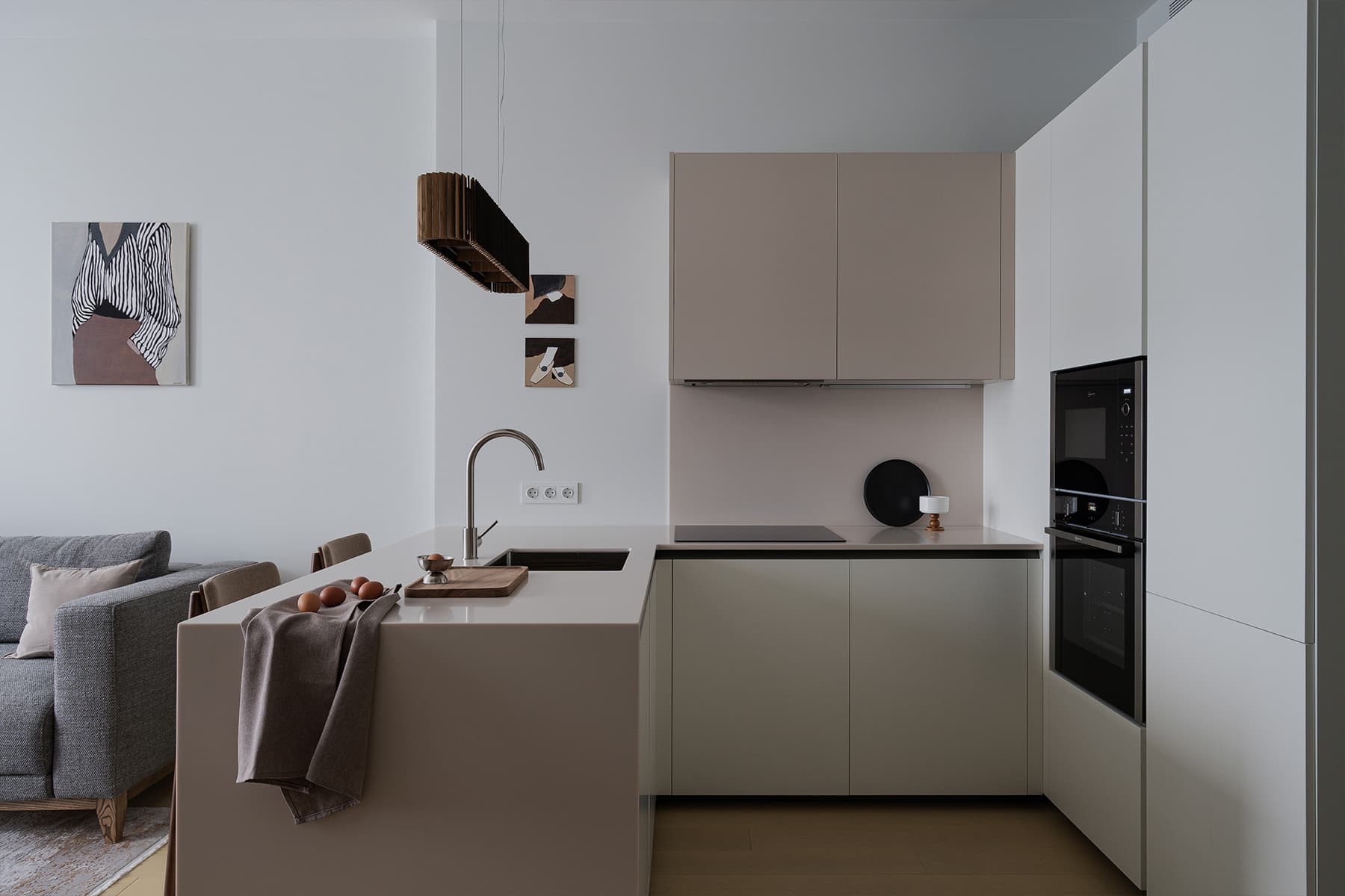 Экологичные материалы и нейтральная палитра в интерьере квартиры для многодетной семьи — проект Ксении Харламовой