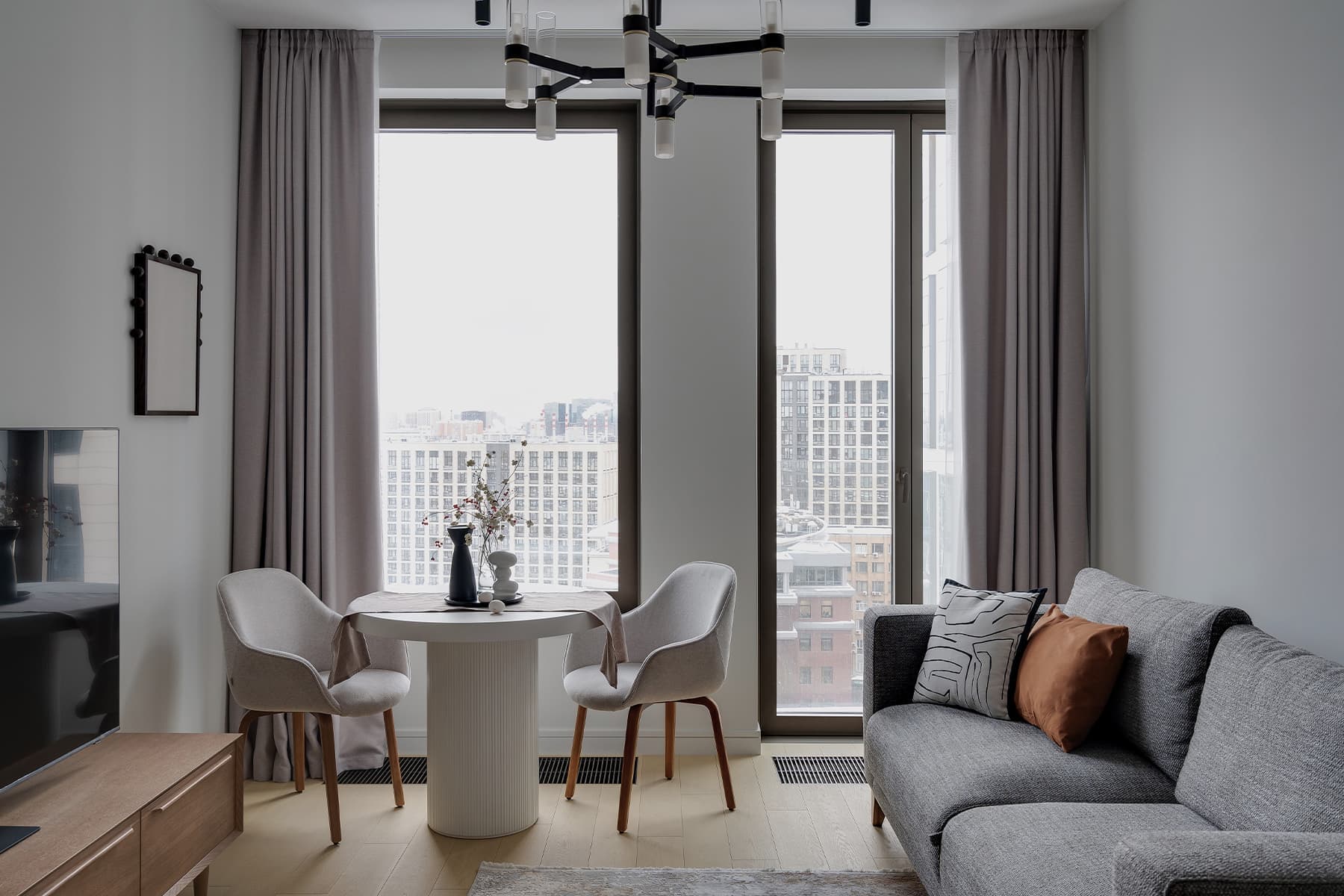 Экологичные материалы и нейтральная палитра в интерьере квартиры для многодетной семьи — проект Ксении Харламовой