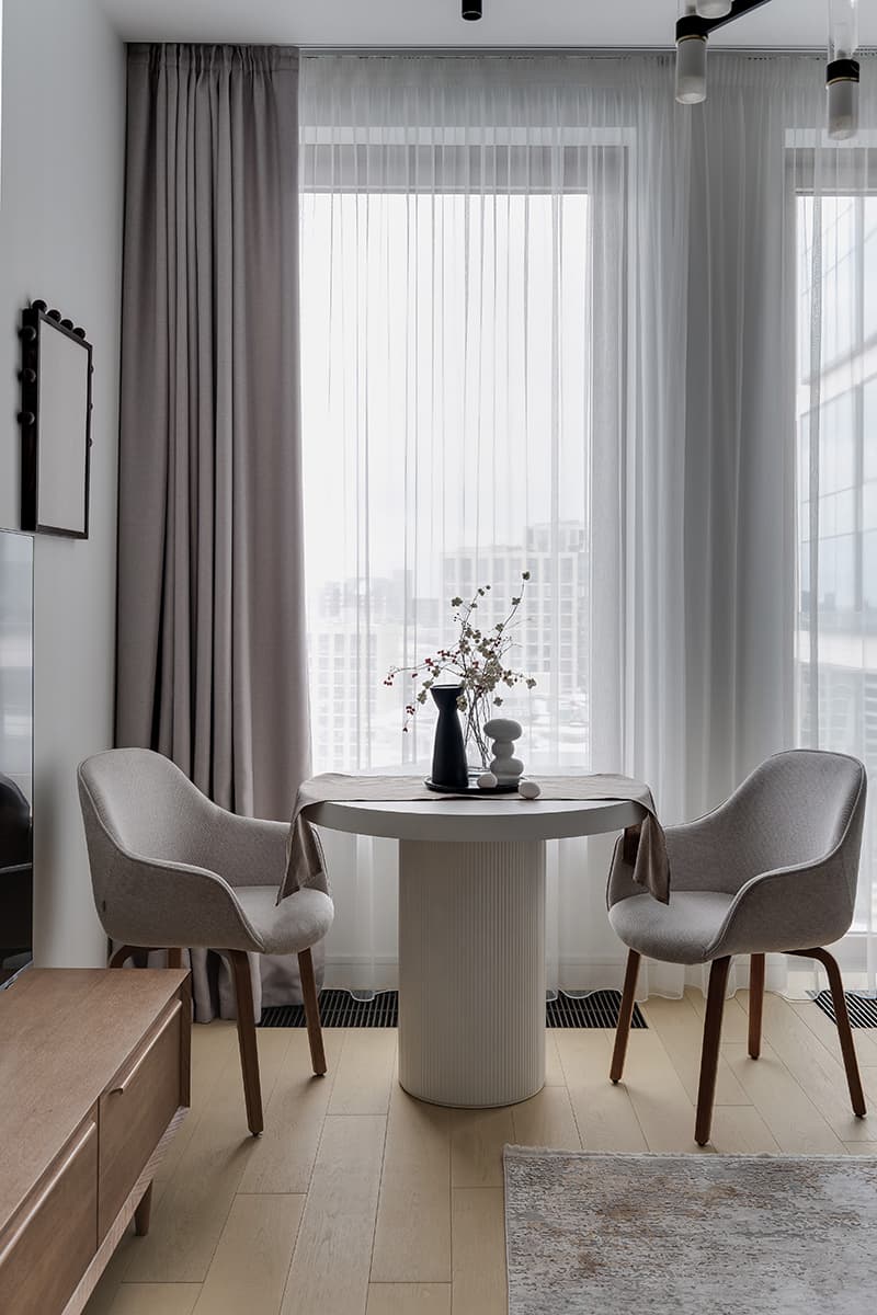 Экологичные материалы и нейтральная палитра в интерьере квартиры для многодетной семьи — проект Ксении Харламовой