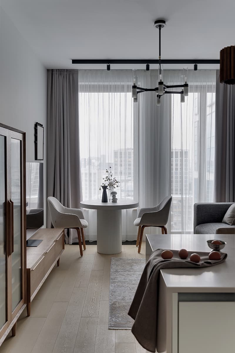 Экологичные материалы и нейтральная палитра в интерьере квартиры для многодетной семьи — проект Ксении Харламовой