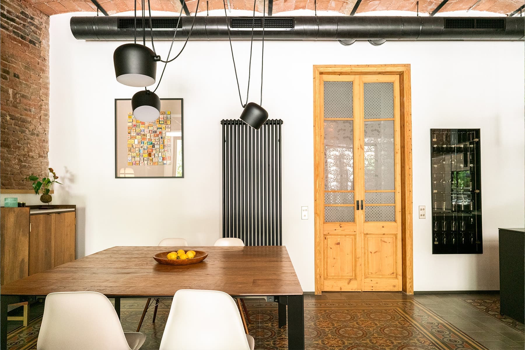 Баланс традиций и инноваций в оформлении испанской виллы с собственным садом — проект бюро Coblonal Interiorisme