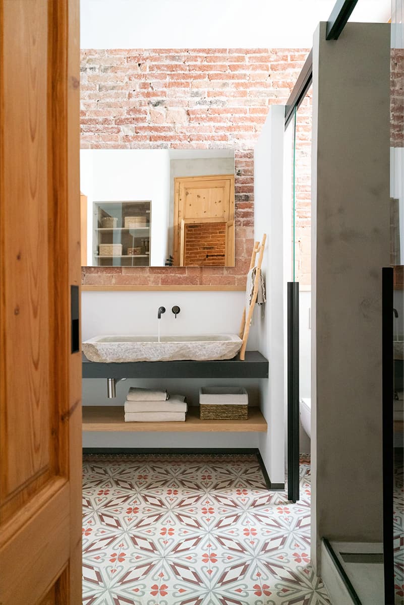 Баланс традиций и инноваций в оформлении испанской виллы с собственным садом — проект бюро Coblonal Interiorisme