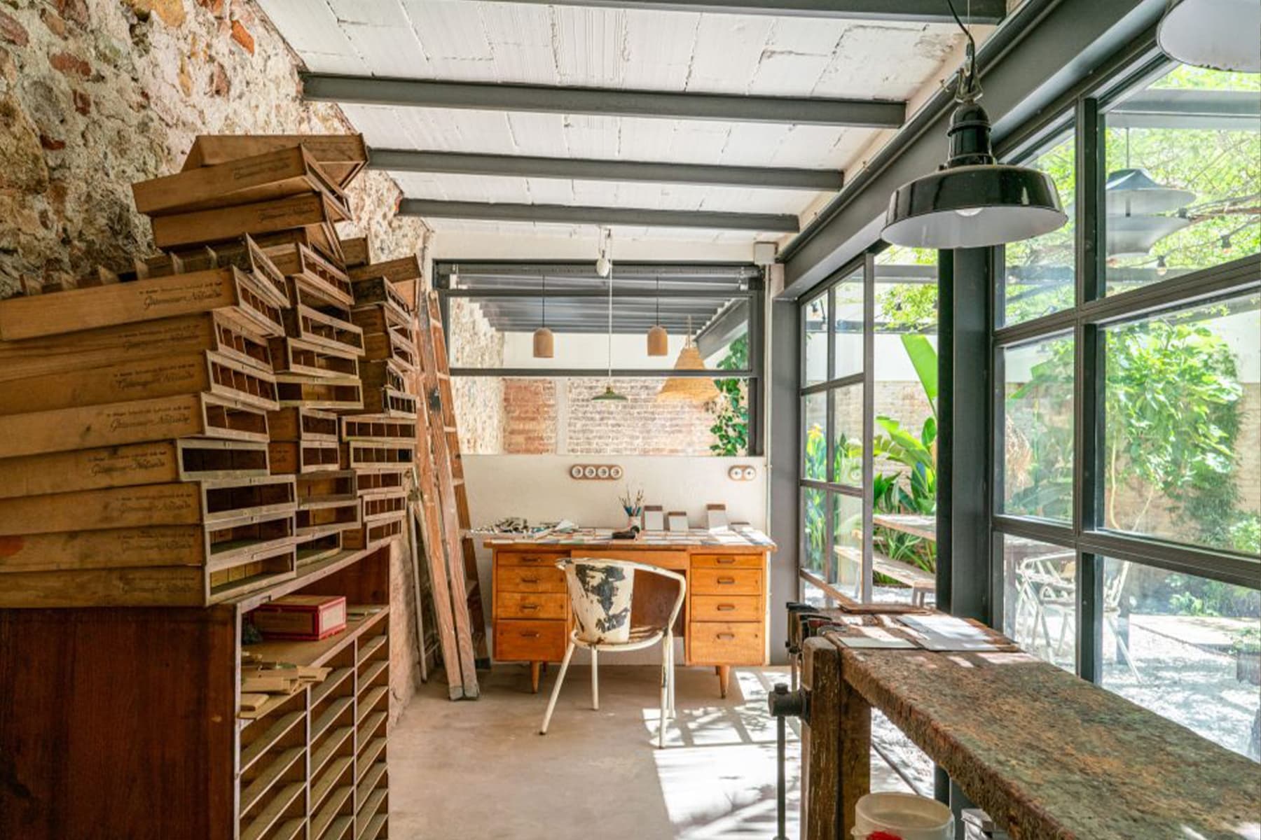 Баланс традиций и инноваций в оформлении испанской виллы с собственным садом — проект бюро Coblonal Interiorisme