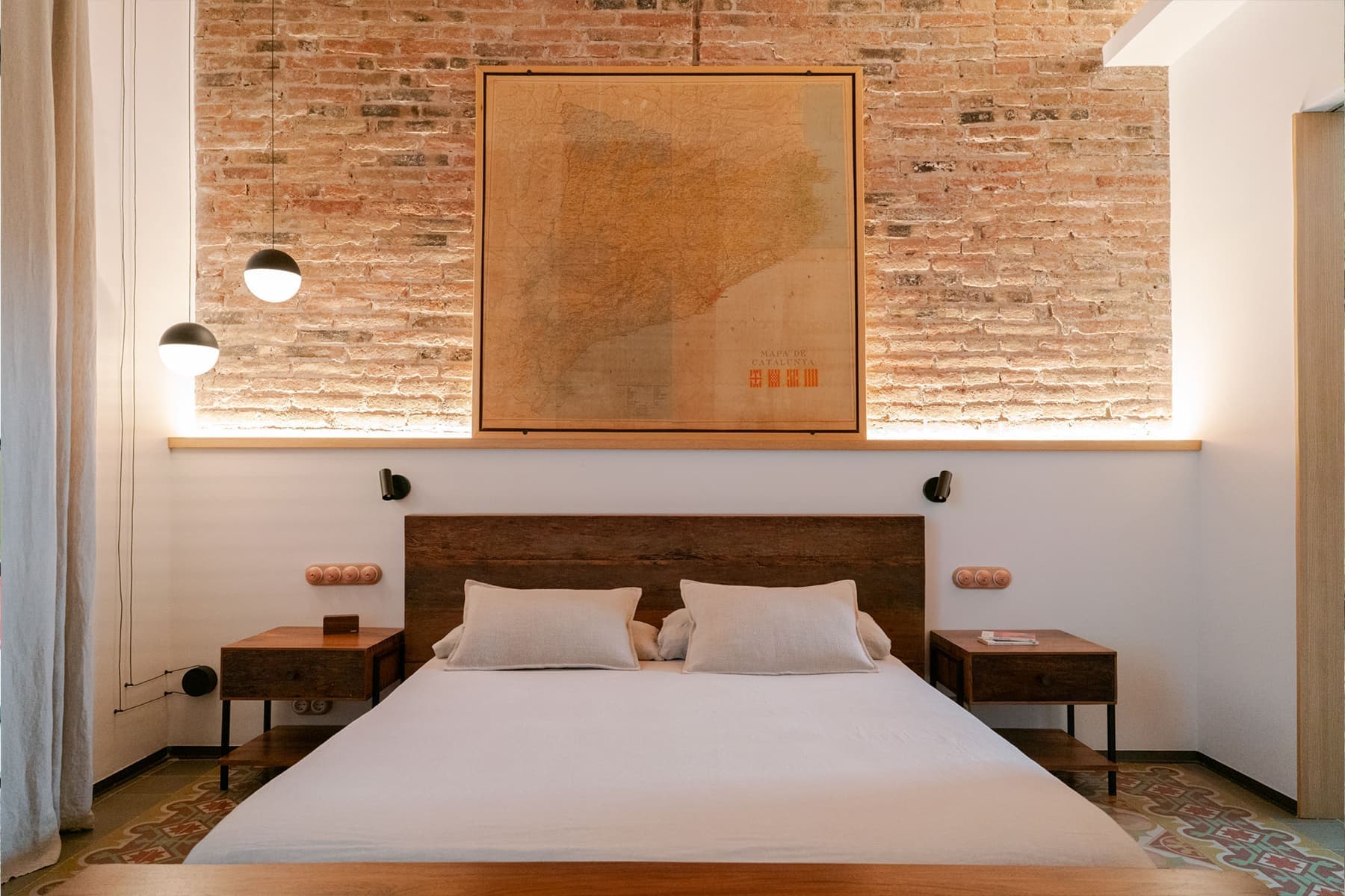 Баланс традиций и инноваций в оформлении испанской виллы с собственным садом — проект бюро Coblonal Interiorisme