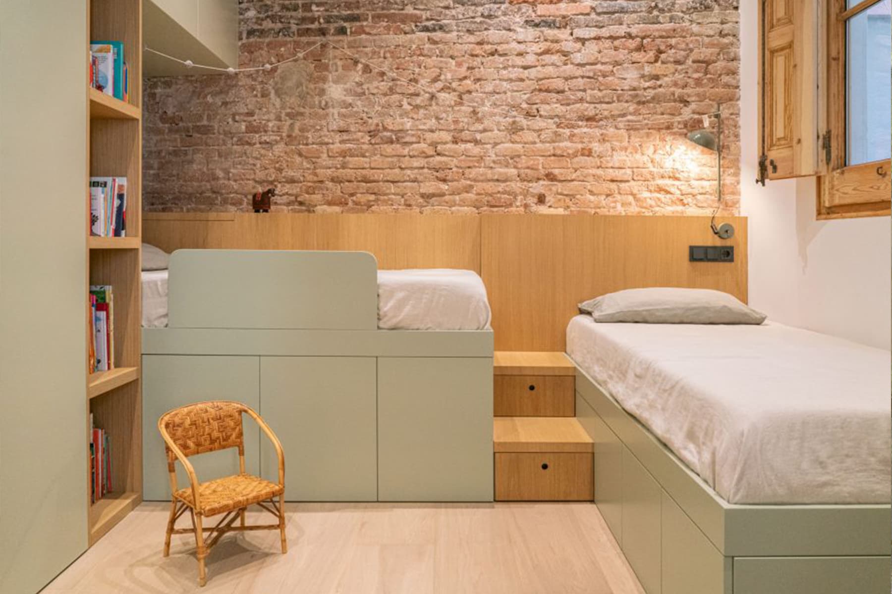 Баланс традиций и инноваций в оформлении испанской виллы с собственным садом — проект бюро Coblonal Interiorisme