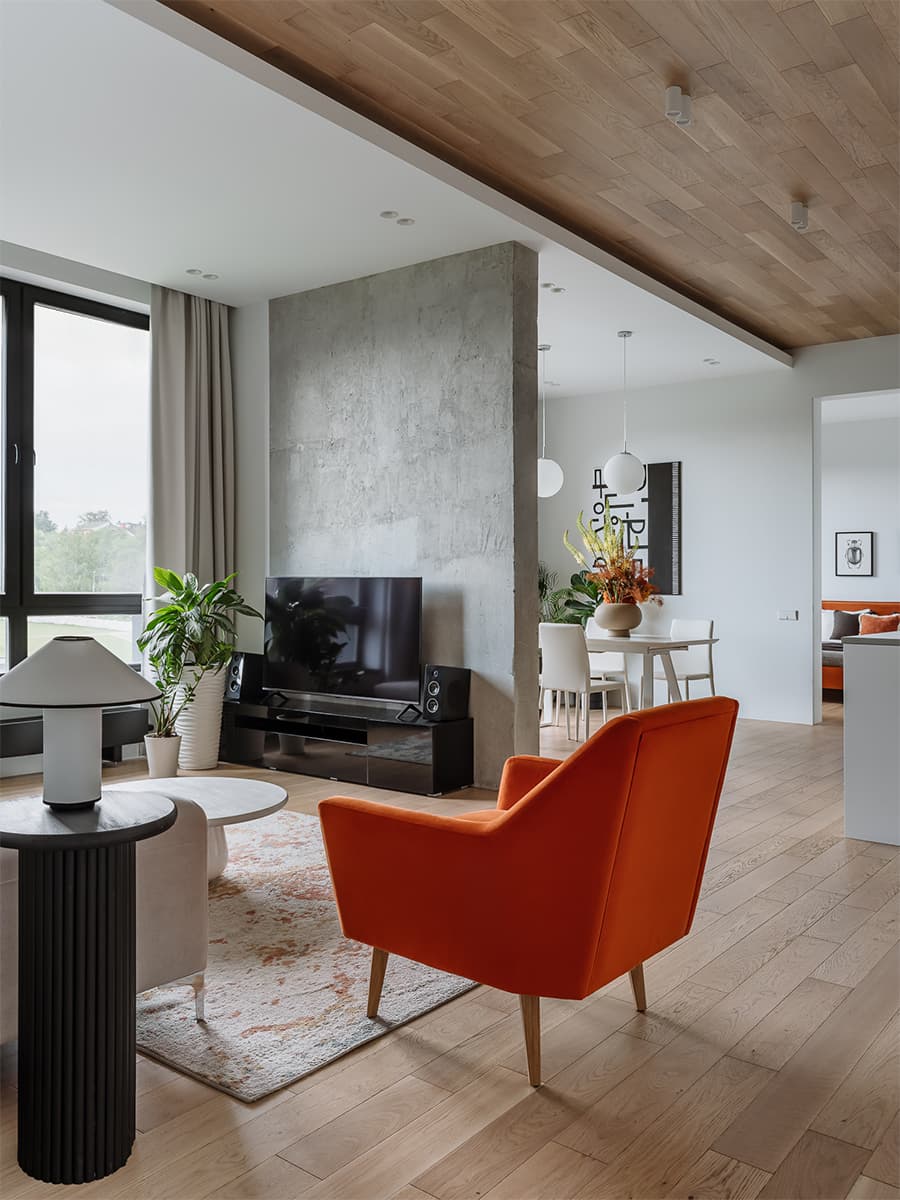 Авторские картины и двухъярусная кровать с портьерами в интерьере семейной квартиры — проект Ксении Коноваловой