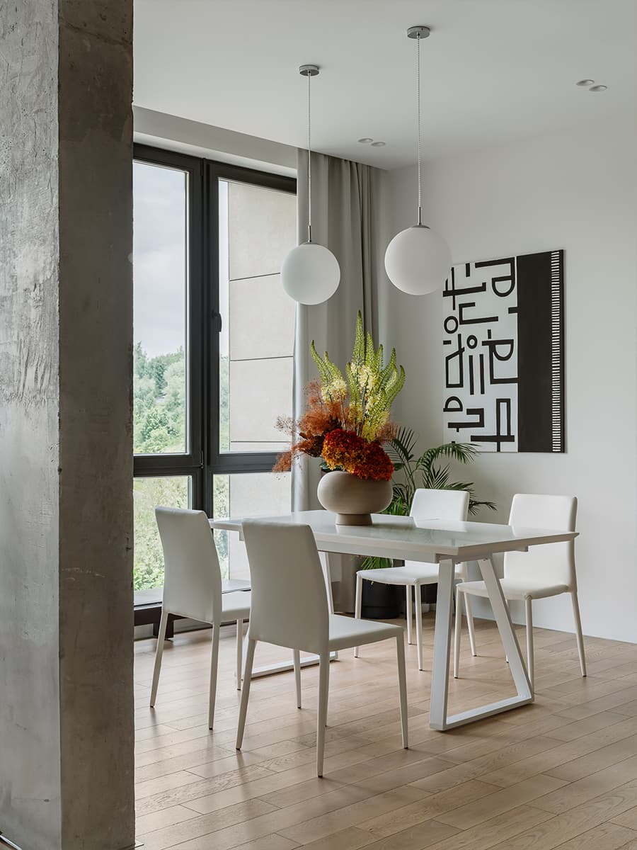 Авторские картины и двухъярусная кровать с портьерами в интерьере семейной квартиры — проект Ксении Коноваловой