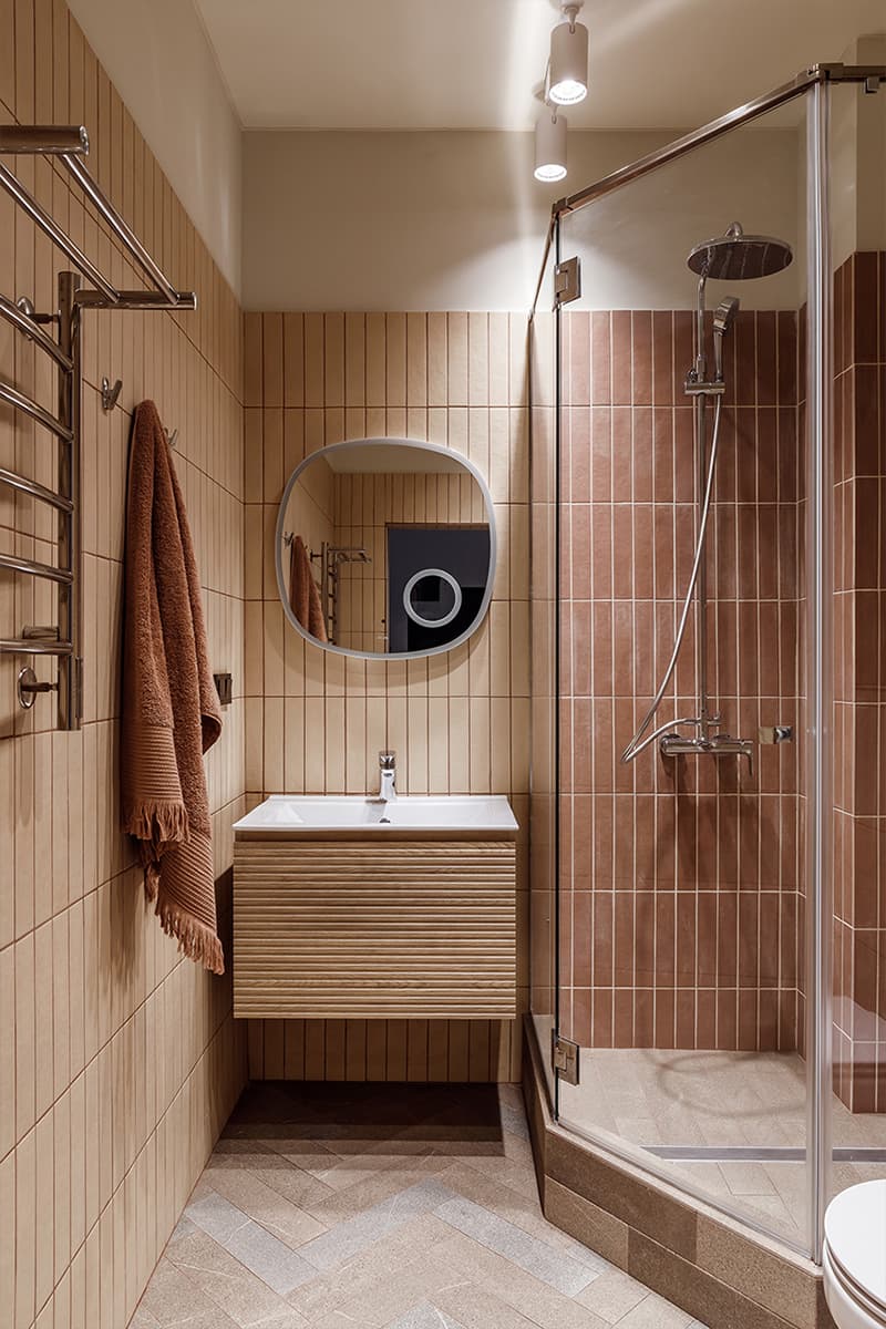 Песочные оттенки и ощущение шума моря в интерьере небольшой квартиры в Сочи — проект Виктории Калмыковой