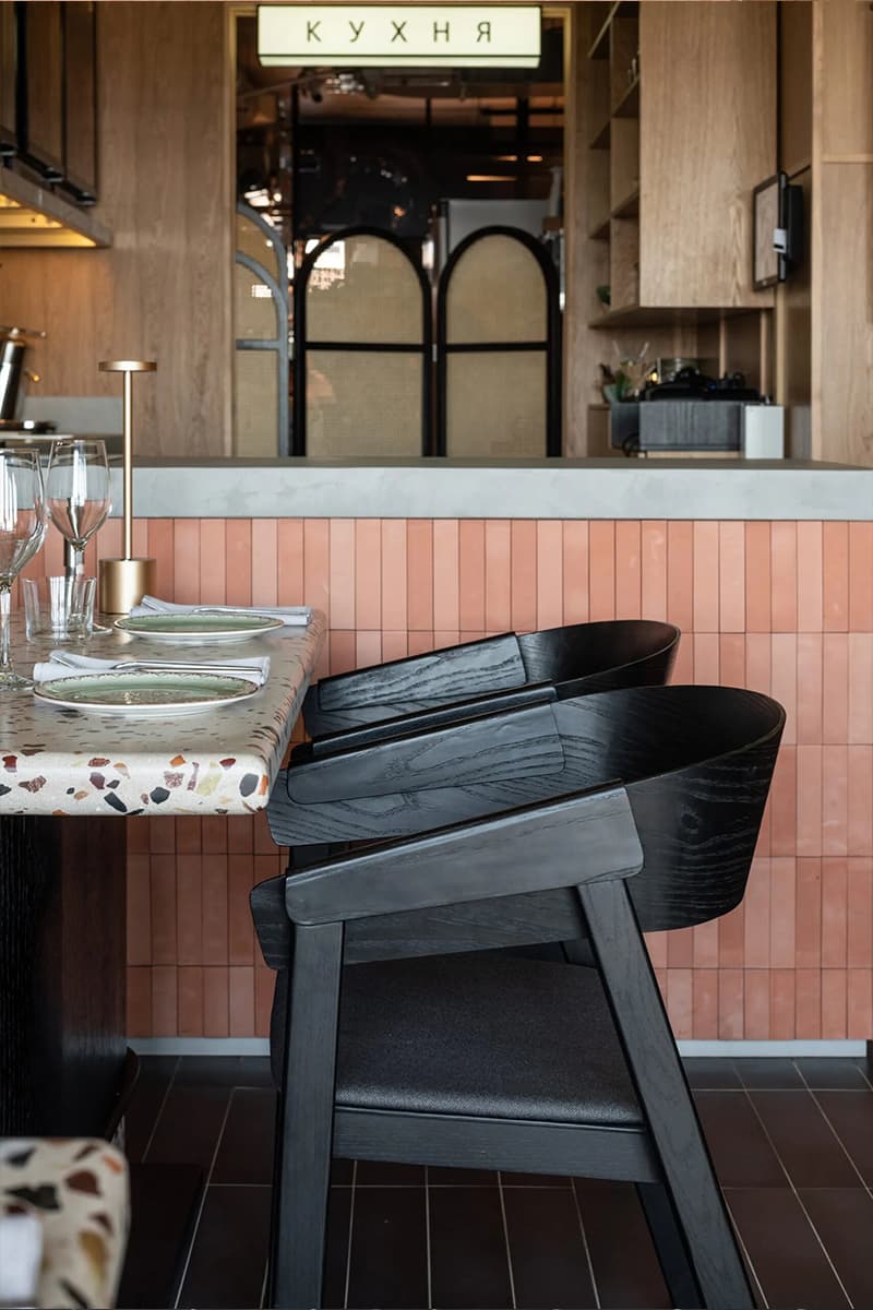 Отсылки к советской эстетике в ярком интерьере кафе — проект студии архитектуры и дизайна OBJCT