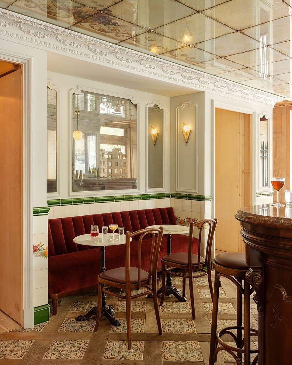 Все оттенки парижского шика в интерьере четырехэтажного коктейльного бара — проект Рами Фишлера