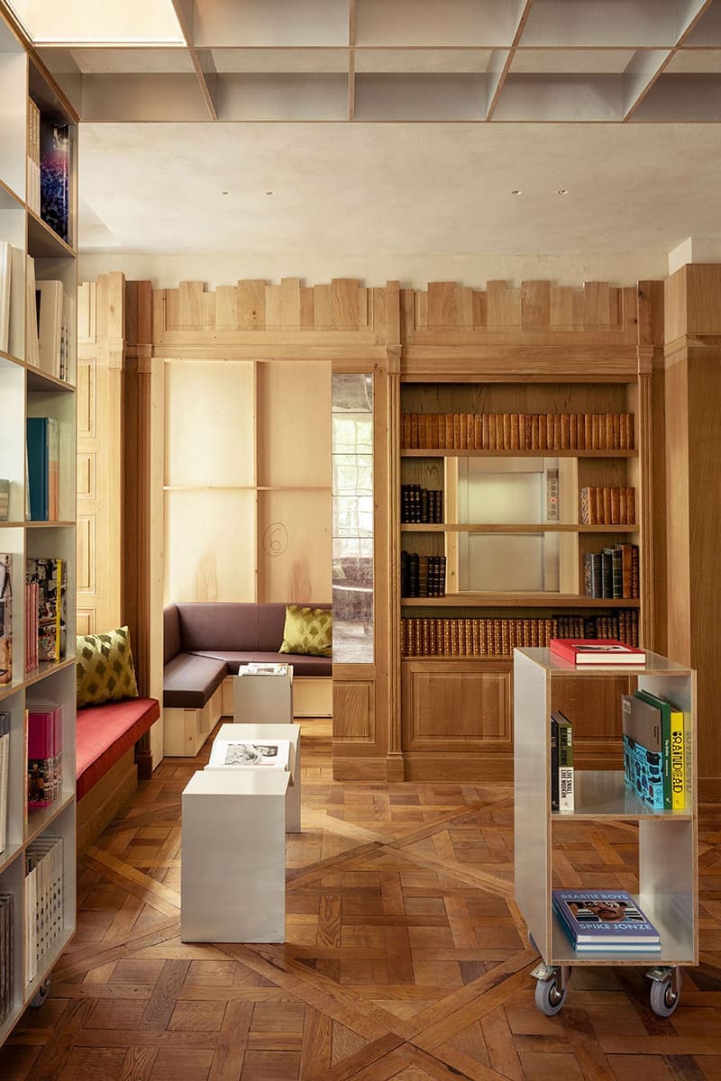 Все оттенки парижского шика в интерьере четырехэтажного коктейльного бара — проект Рами Фишлера