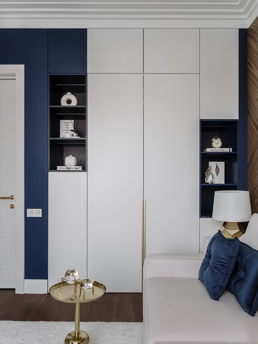 Авторские светильники, классические элементы и мозаика в интерьере дома с террасой — проект Натальи Балашовой