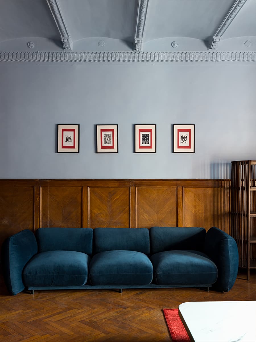 Винтажные люстры, сложная покраска стен и легкий флер Италии в Доме Культуры «Кристалл» — проект Натальи Обуховой