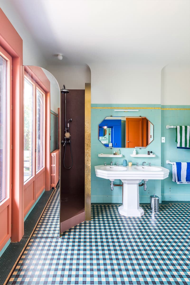 Отделка в стиле ар-деко, театральность и красочность в интерьере загородной виллы — проект бюро Dries Otten и Акселя Вертоммена