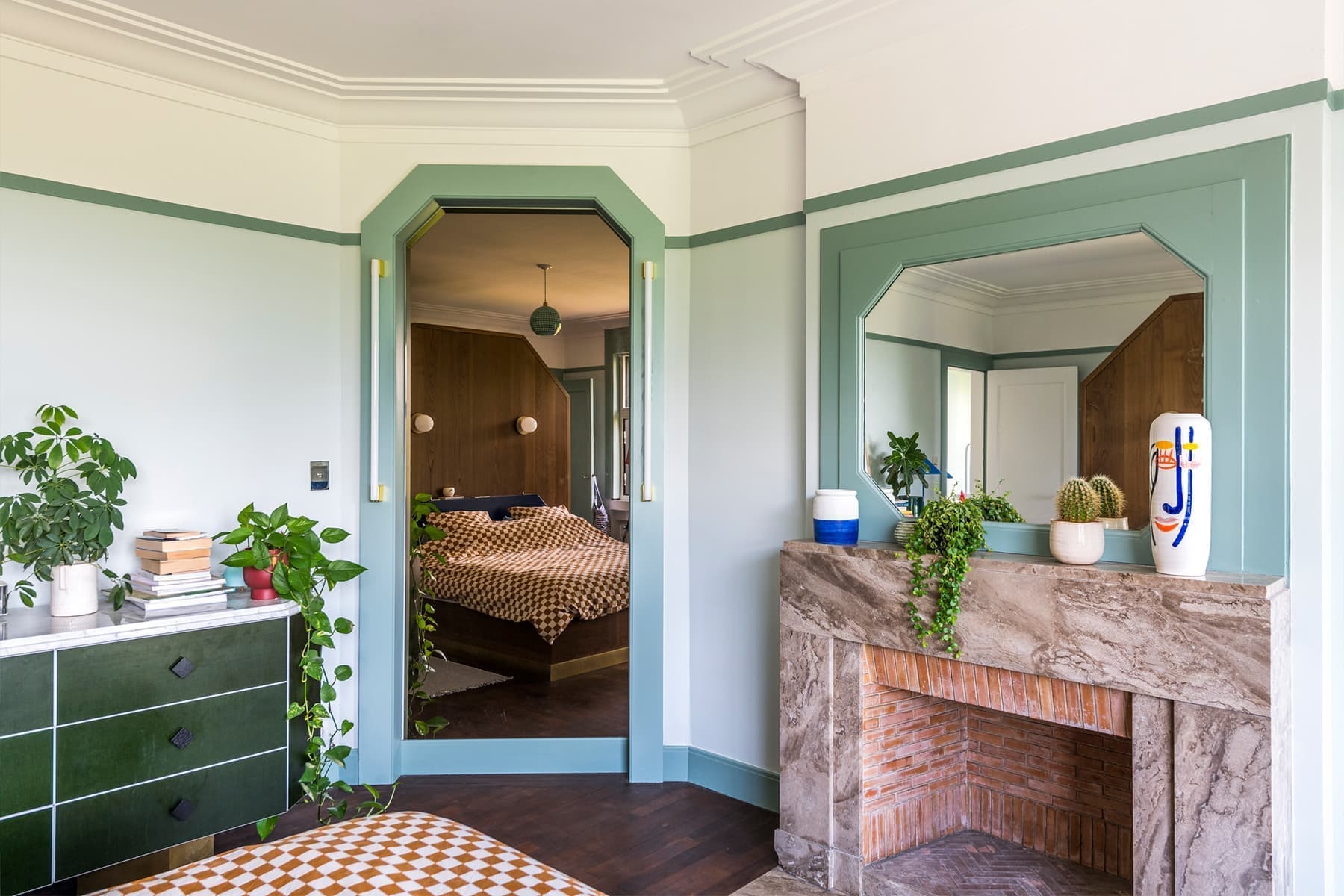 Отделка в стиле ар-деко, театральность и красочность в интерьере загородной виллы — проект бюро Dries Otten и Акселя Вертоммена