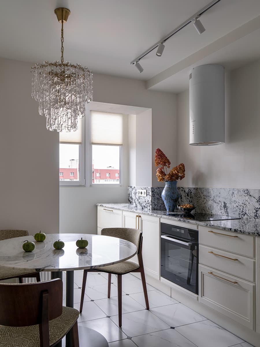 Фортепиано, коллекции книг и винтажный декор в интерьере для историка моды — проект Маши Бондаренко