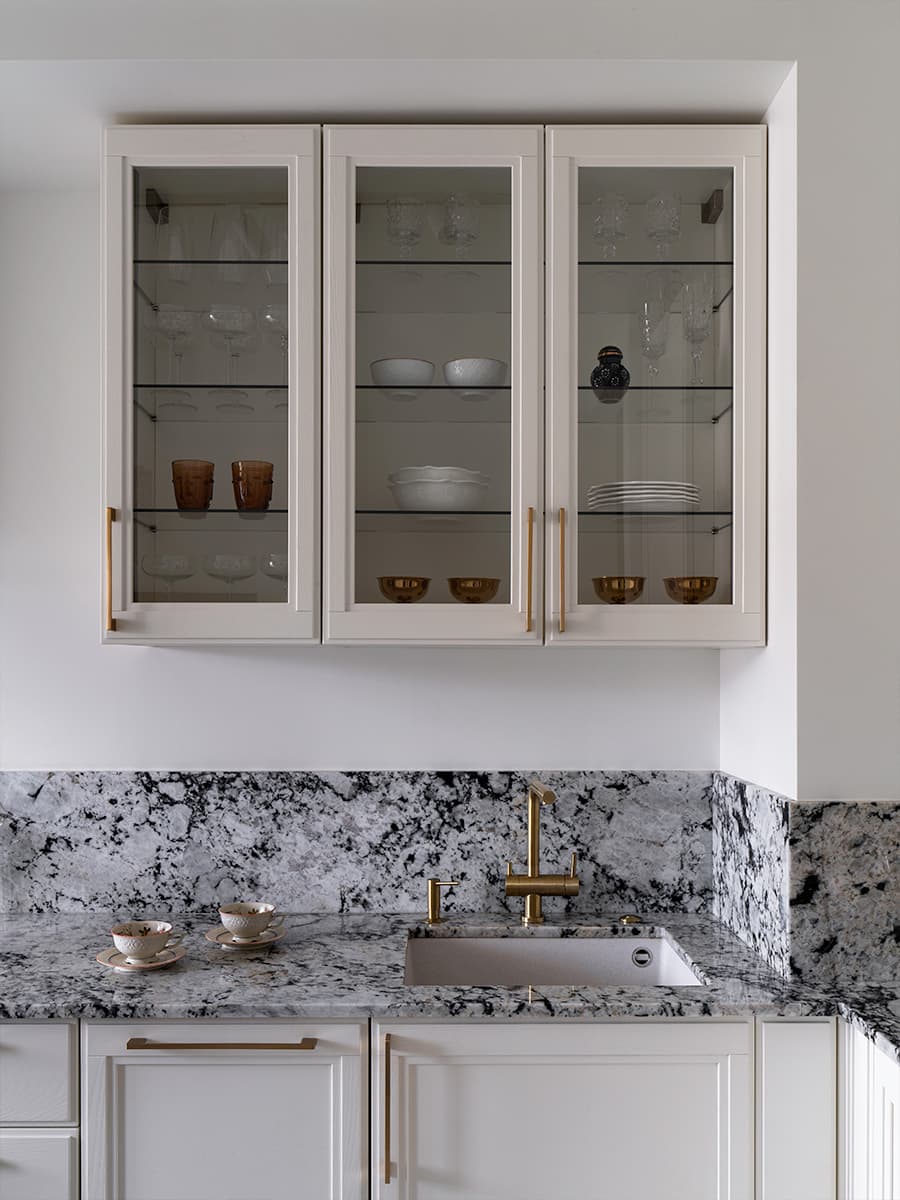 Фортепиано, коллекции книг и винтажный декор в интерьере для историка моды — проект Маши Бондаренко