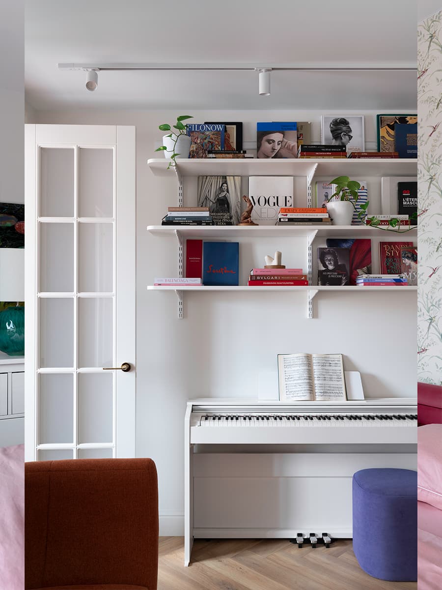 Фортепиано, коллекции книг и винтажный декор в интерьере для историка моды — проект Маши Бондаренко