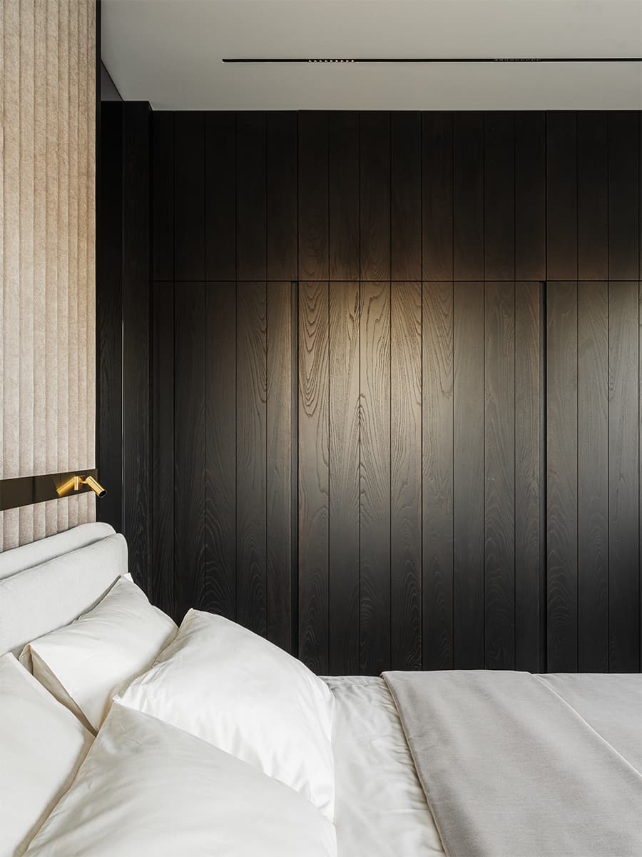 Цветные порталы, керамогранит и уютная лоджия в интерьере семейной квартиры в Воронеже — проект Екатерины Мищенко