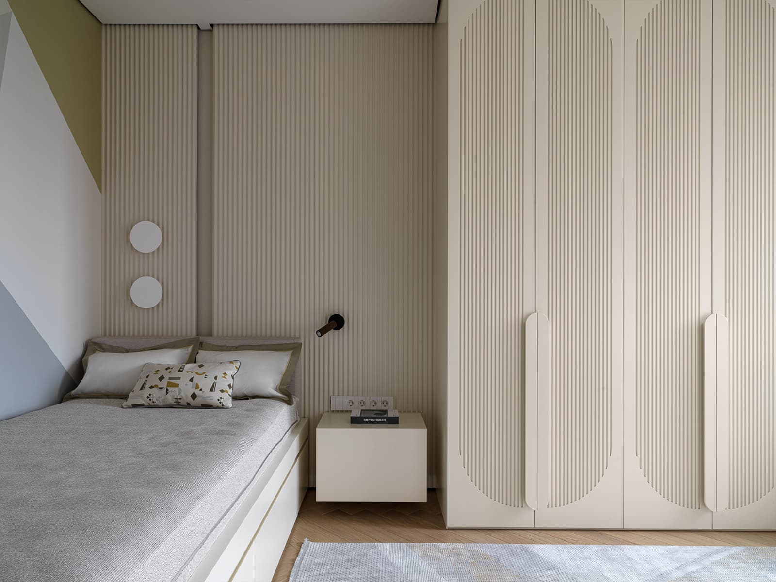 Глянцевые фактуры кухни и зеленые акценты в интерьере семейной квартиры — проект Bespace Studio