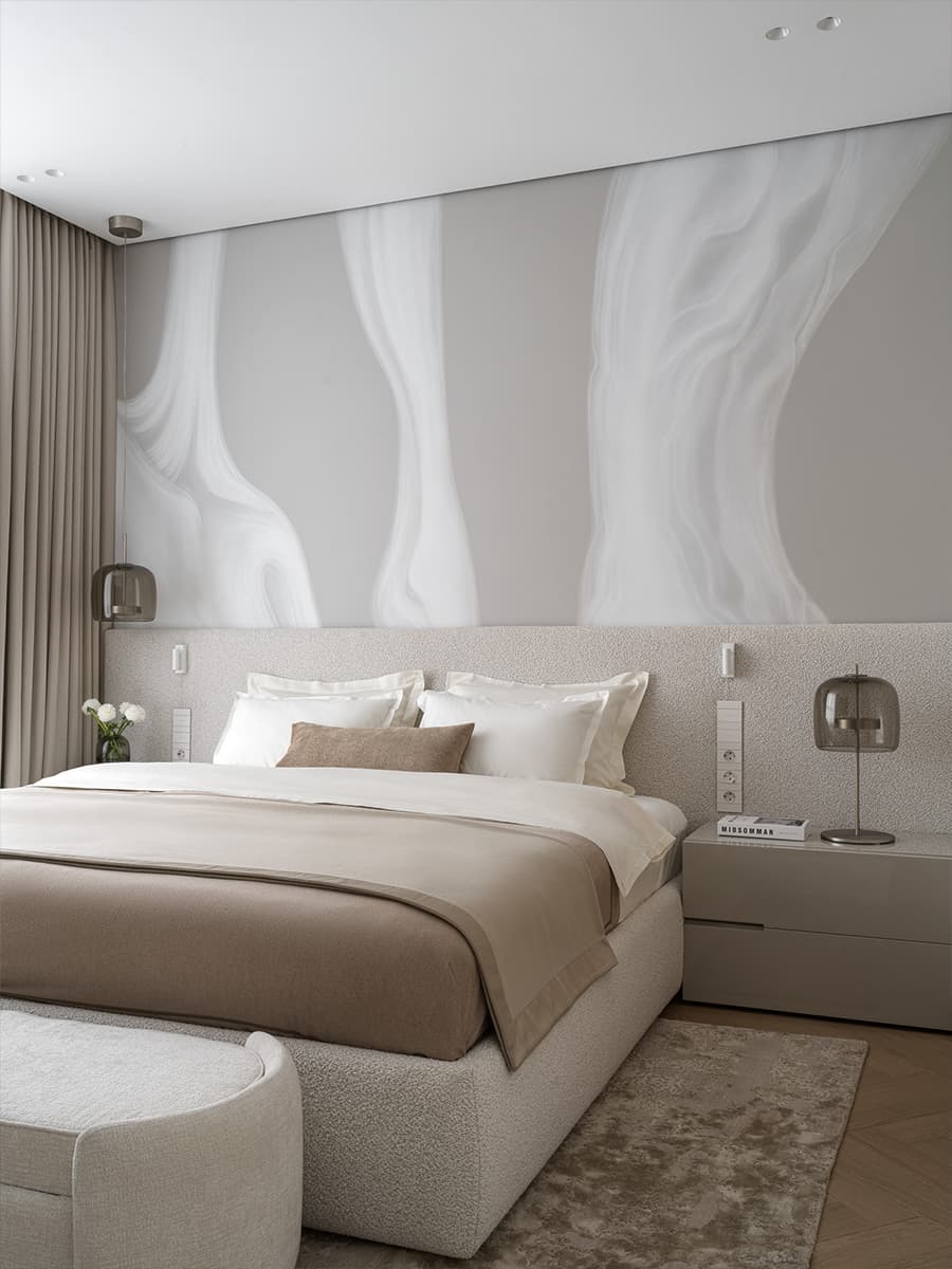 Глянцевые фактуры кухни и зеленые акценты в интерьере семейной квартиры — проект Bespace Studio