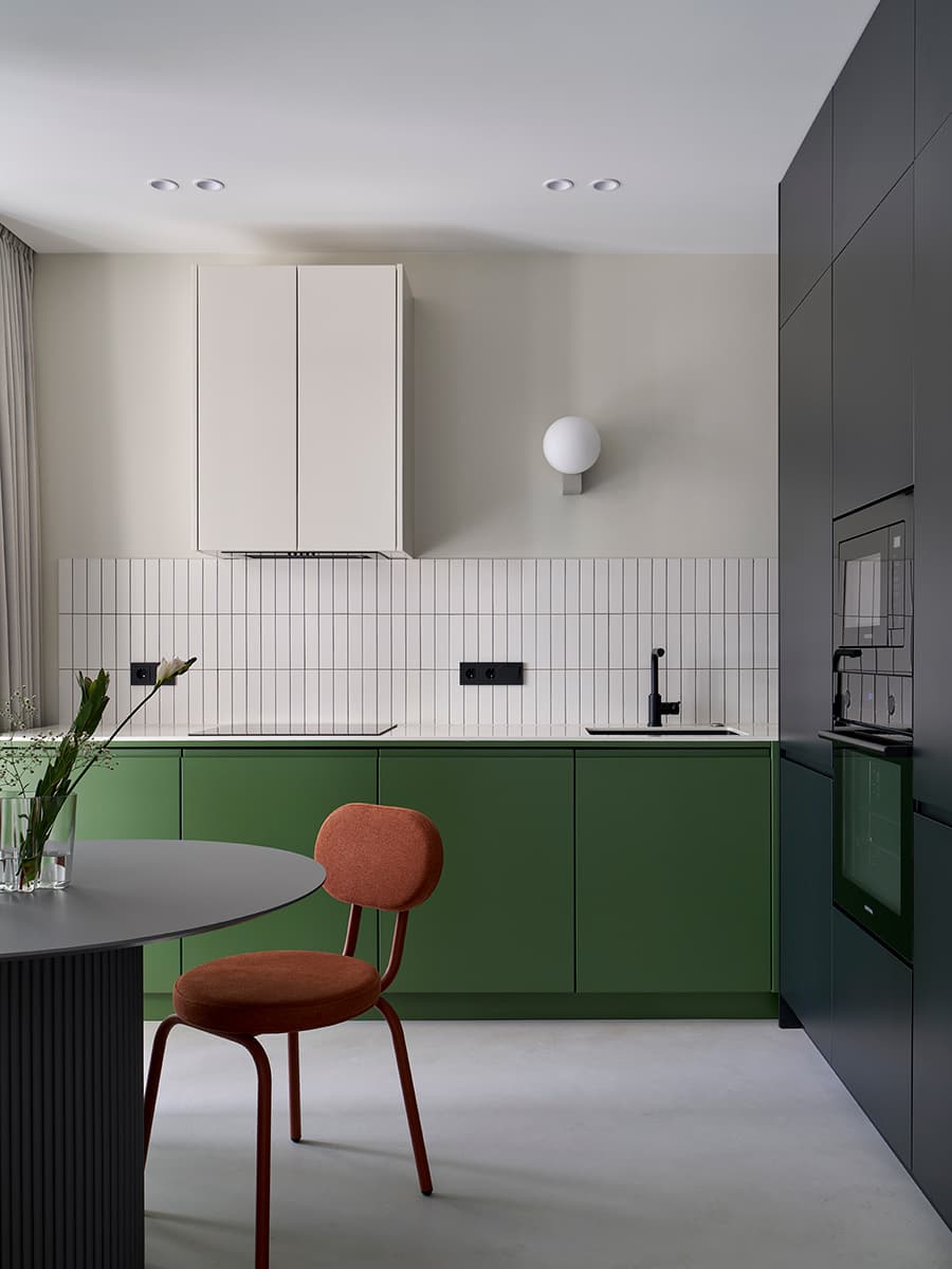 Световое окно, отсылки к японской культуре и природные материалы в интерьере квартиры для молодой пары — проект бюро RR Architects