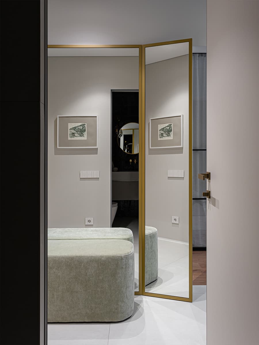 Светлое дерево и зеленые акценты в уютном интерьере небольшой квартиры — проект Sreda Buro