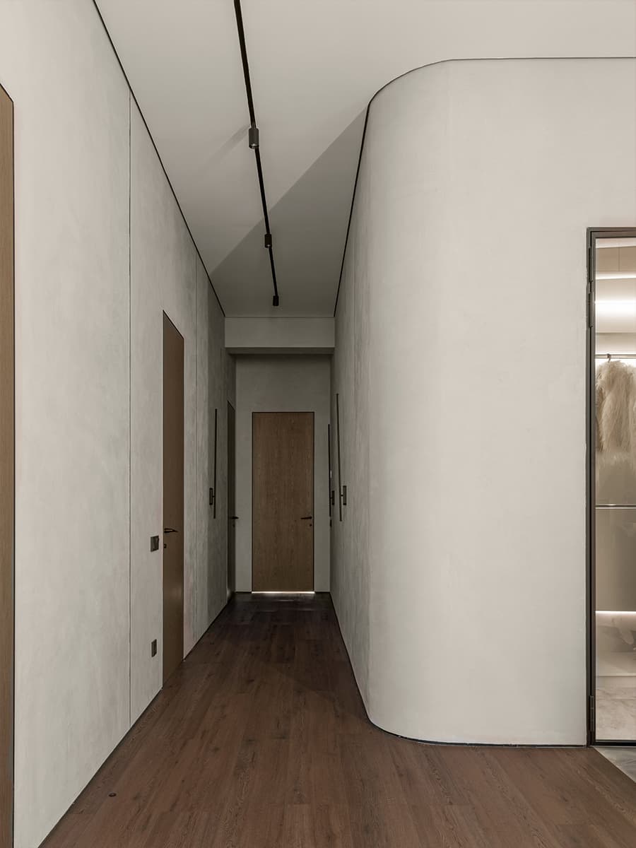 Акцентное панно из мрамора в интерьере квартиры для семьи с тремя дочерьми — проект Мадины Бекасыл