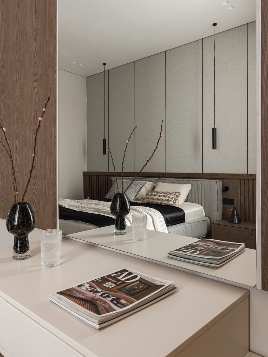 Акцентное панно из мрамора в интерьере квартиры для семьи с тремя дочерьми — проект Мадины Бекасыл