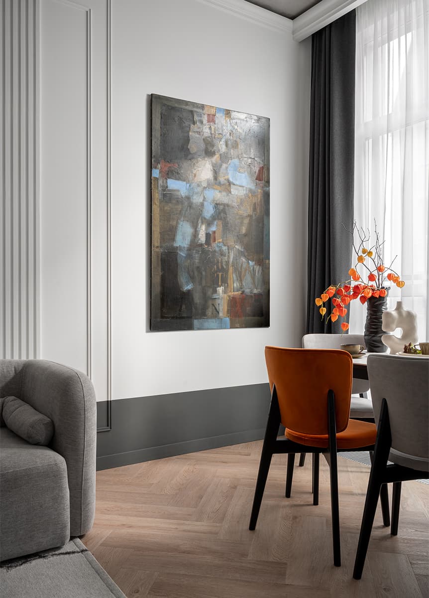 Бетонные потолки и цветовые акценты в интерьере квартиры для продажи — проект Юлии Павлюк