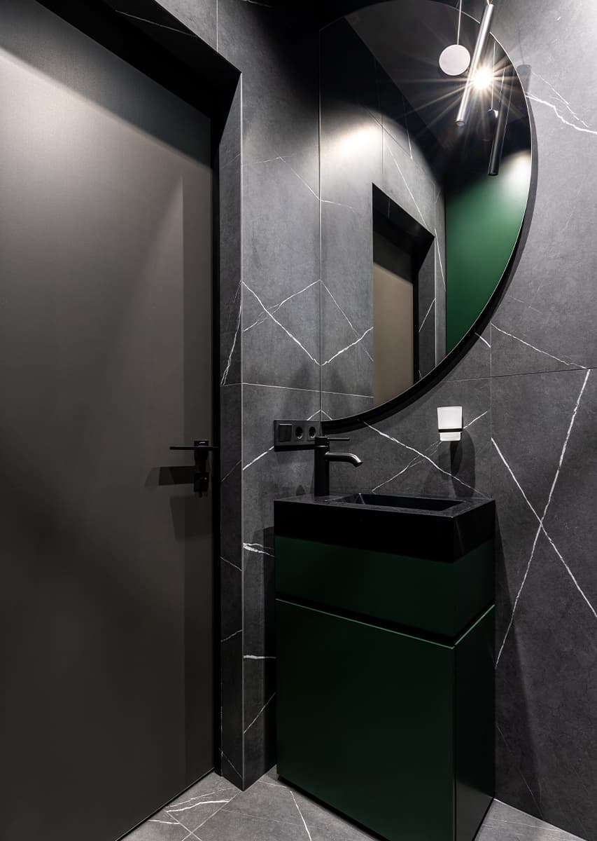 Баланс эстетики и эргономики в насыщенном интерьере квартиры для студента — проект дизайн-студии 2408 BURO