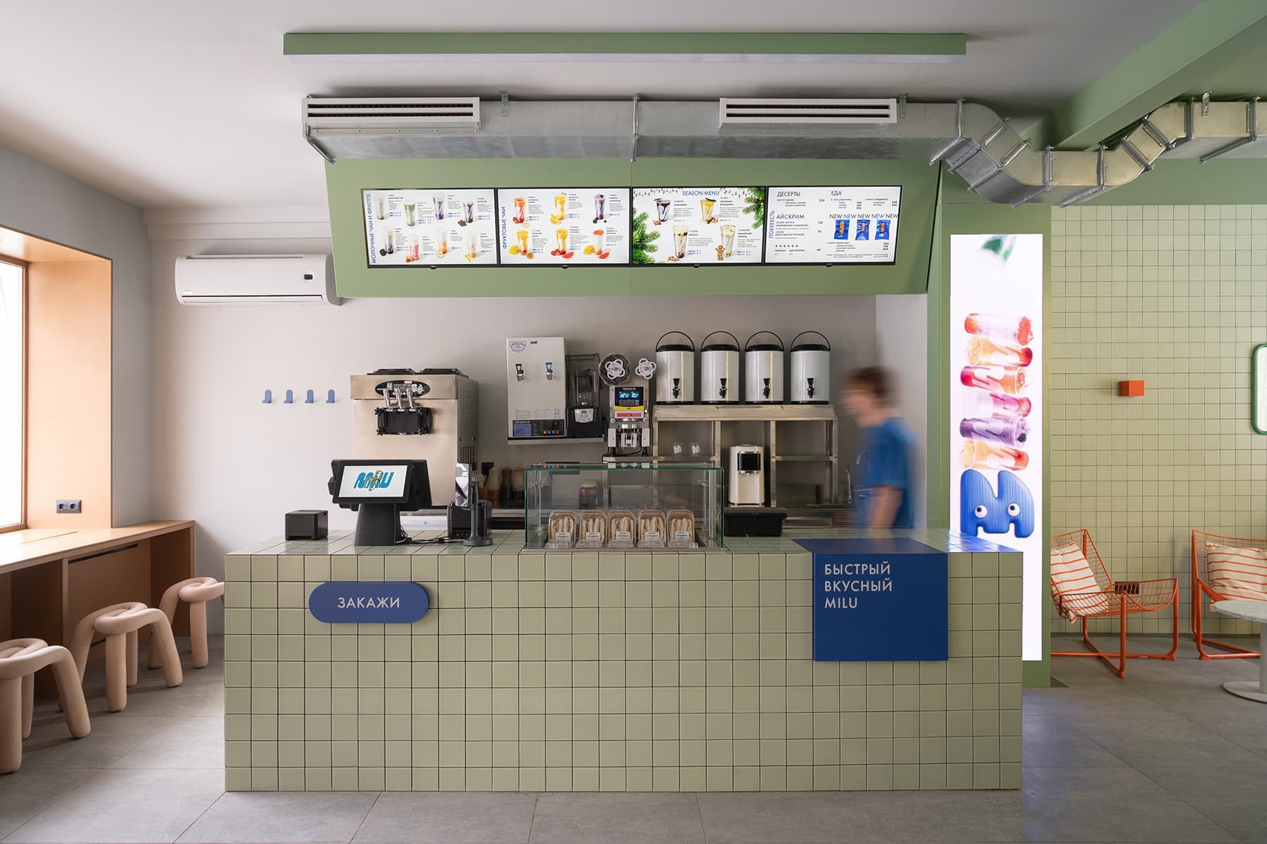 Нотки Азии в интерьере молодежного баблти-кафе в Новосибирске — проект студии zavod11