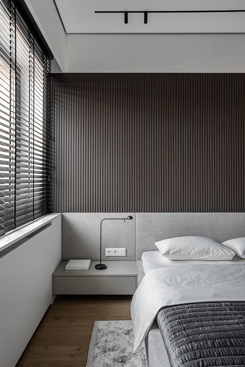 Нескучный интерьер двухуровневой квартиры с «мужским» характером — проект Kononov Studio