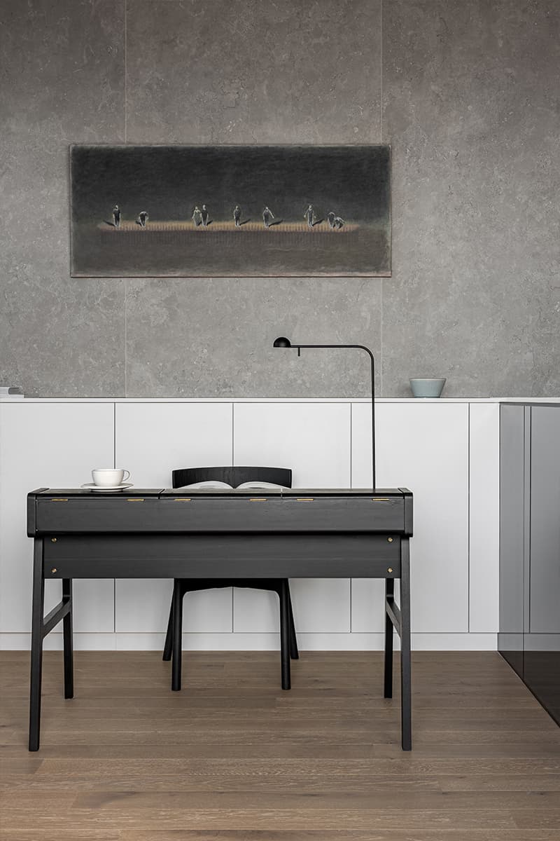 Нескучный интерьер двухуровневой квартиры с «мужским» характером — проект Kononov Studio