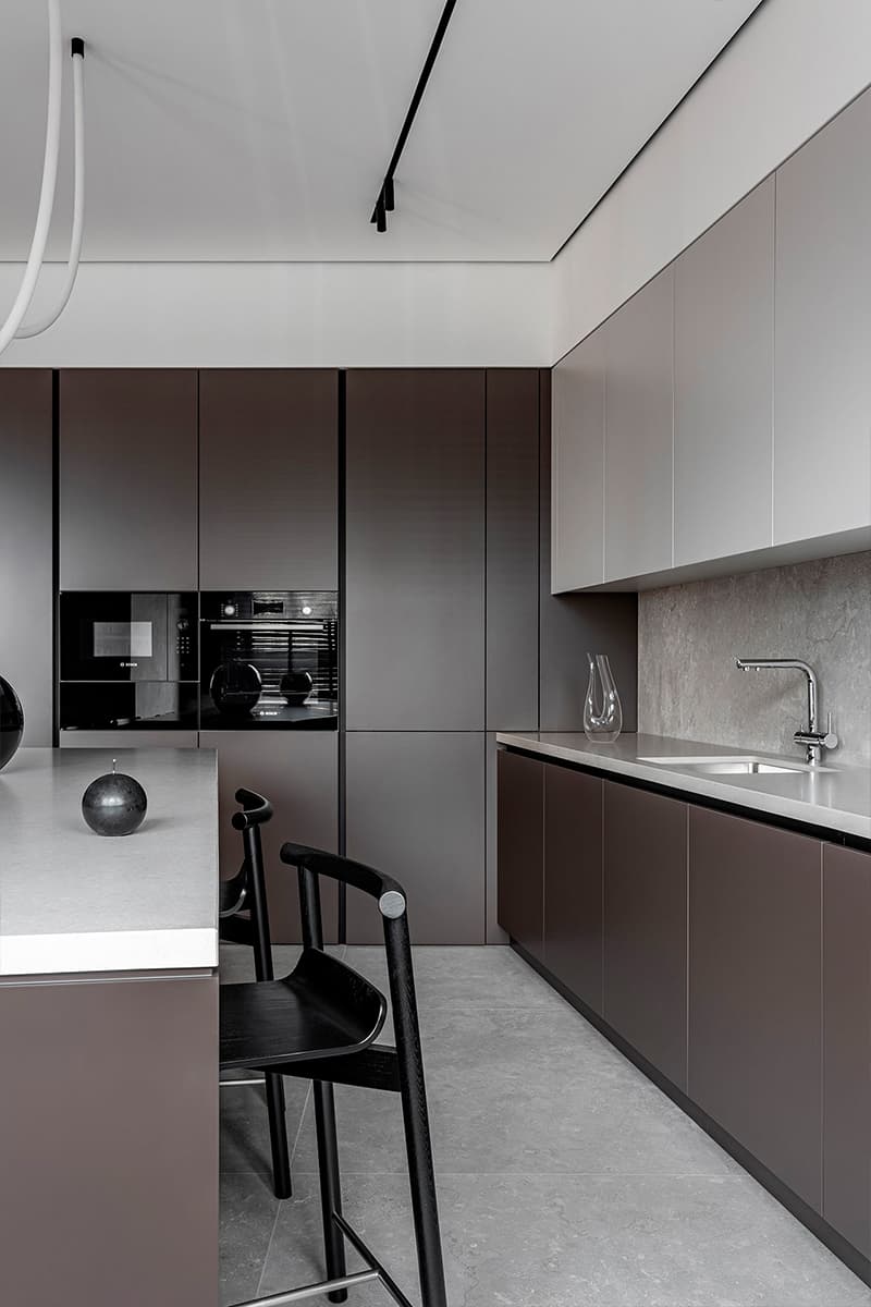 Нескучный интерьер двухуровневой квартиры с «мужским» характером — проект Kononov Studio