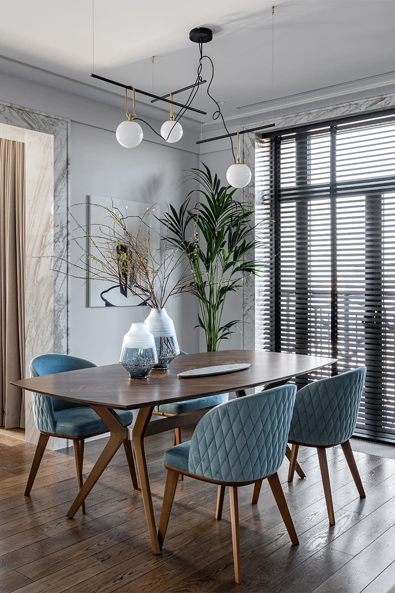 Элементы французского стиля, воздушность и натуральный камень в интерьере квартиры для молодой мамы с детьми — проект Саши Камы