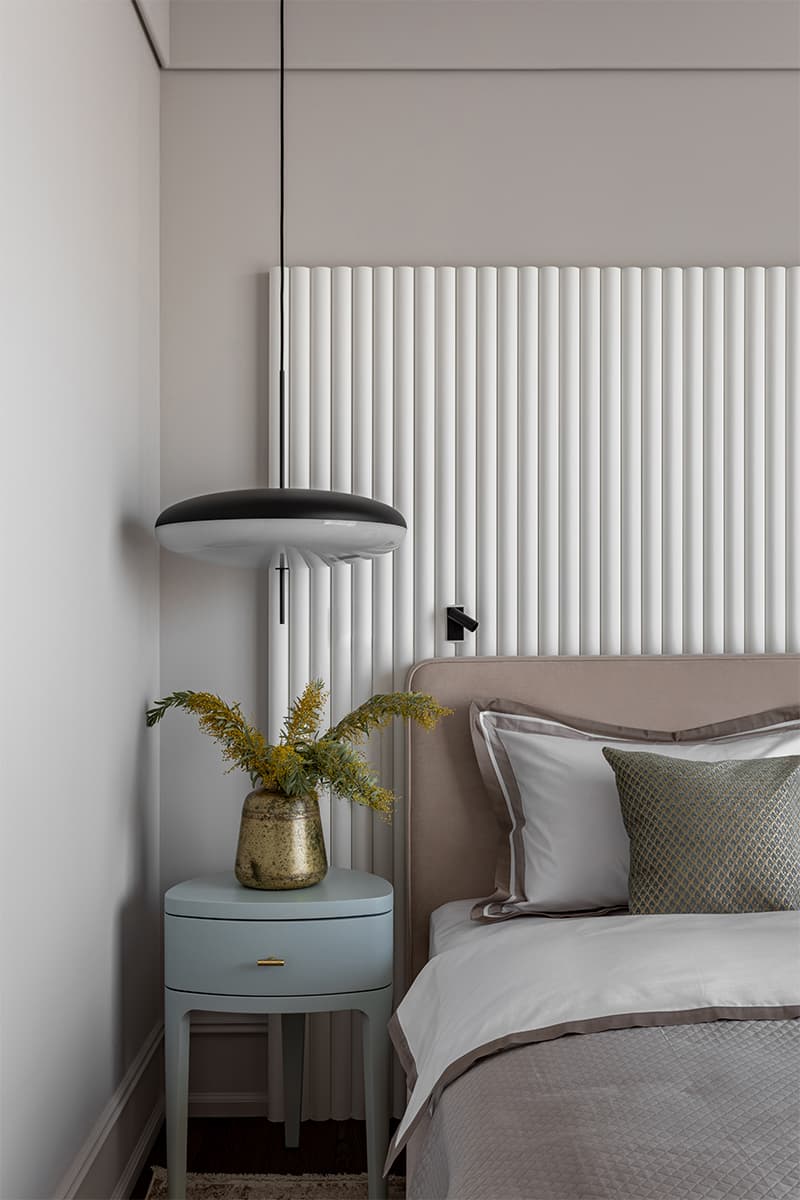 Элементы французского стиля, воздушность и натуральный камень в интерьере квартиры для молодой мамы с детьми — проект Саши Камы