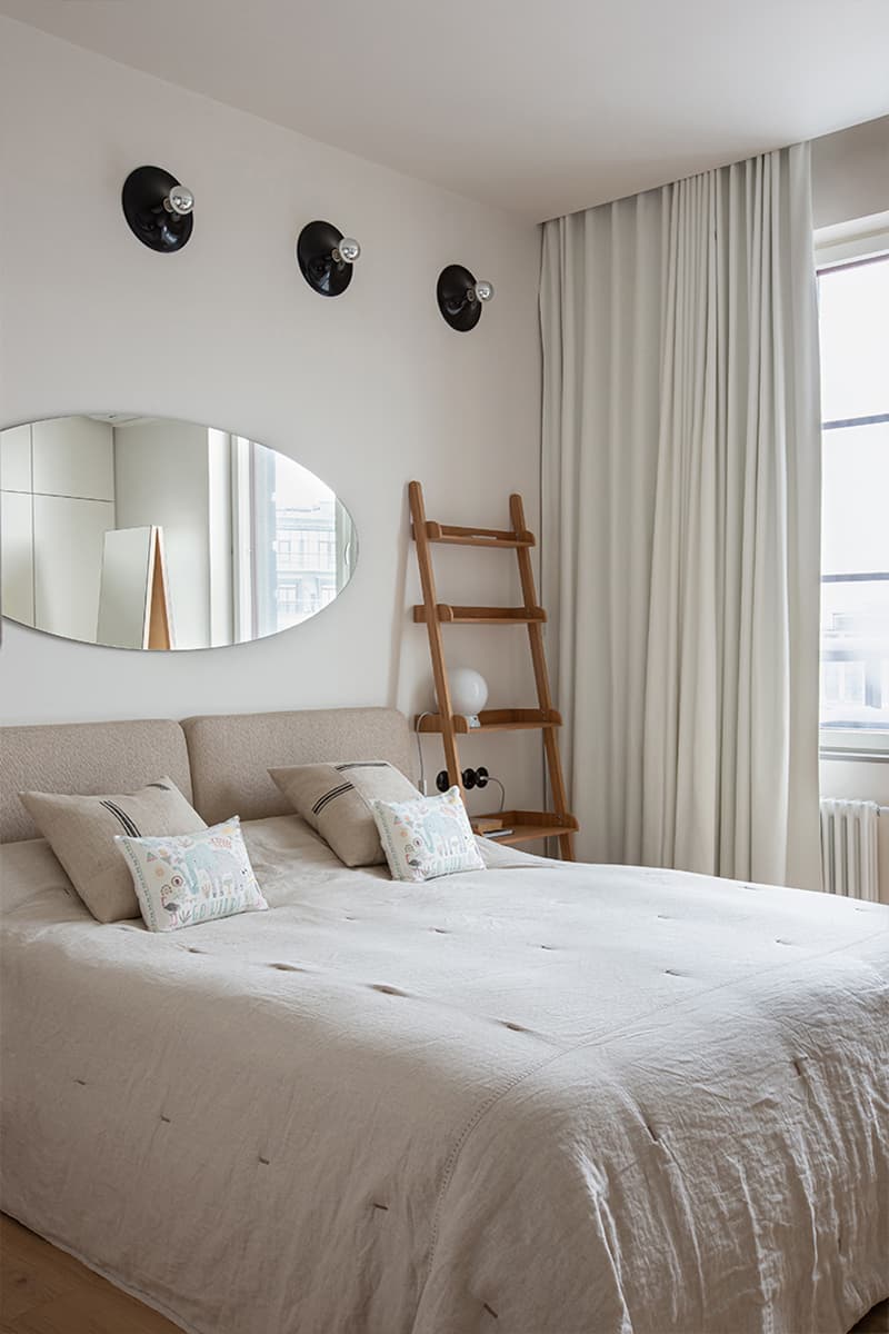 Фрамуги и стеклянные перегородки в квартире для семьи из Петербурга — проект студии JUICY FLAT