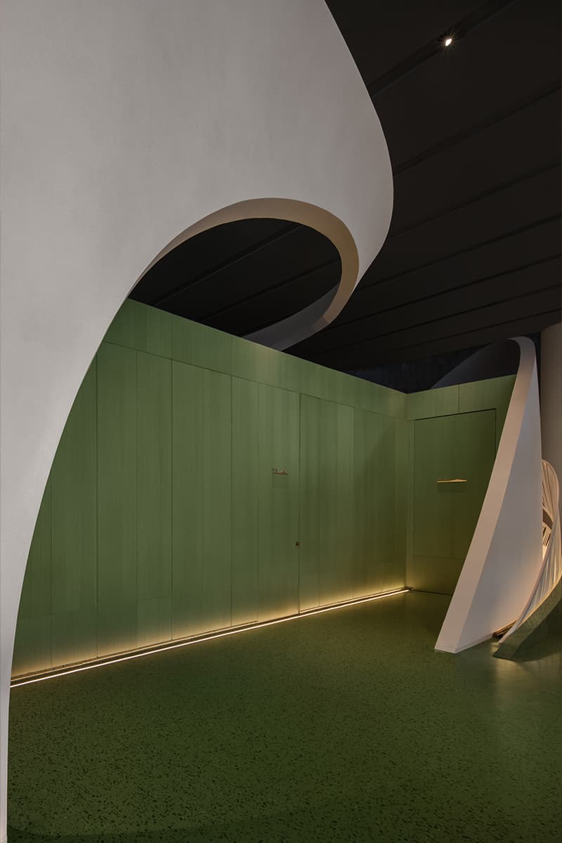 Природные мотивы, массивные формы и зеленые тона в нестандартном интерьере ресторана в Китае — проект бюро FUNUN LAB