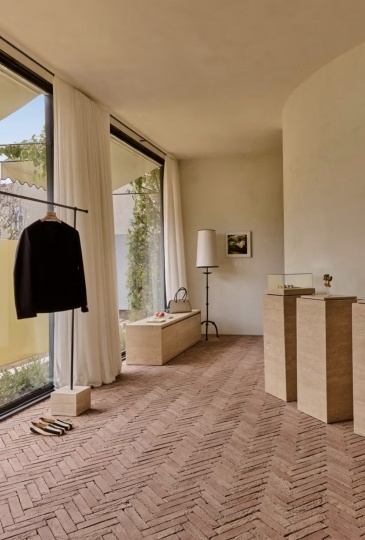 Новый бутик Jacquemus в Лос-Анджелесе напоминает дом коллекционера