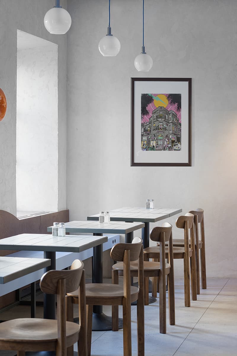 Винтаж и все оттенки голубого в интерьере модного московского кафе — проект бюро UTRO