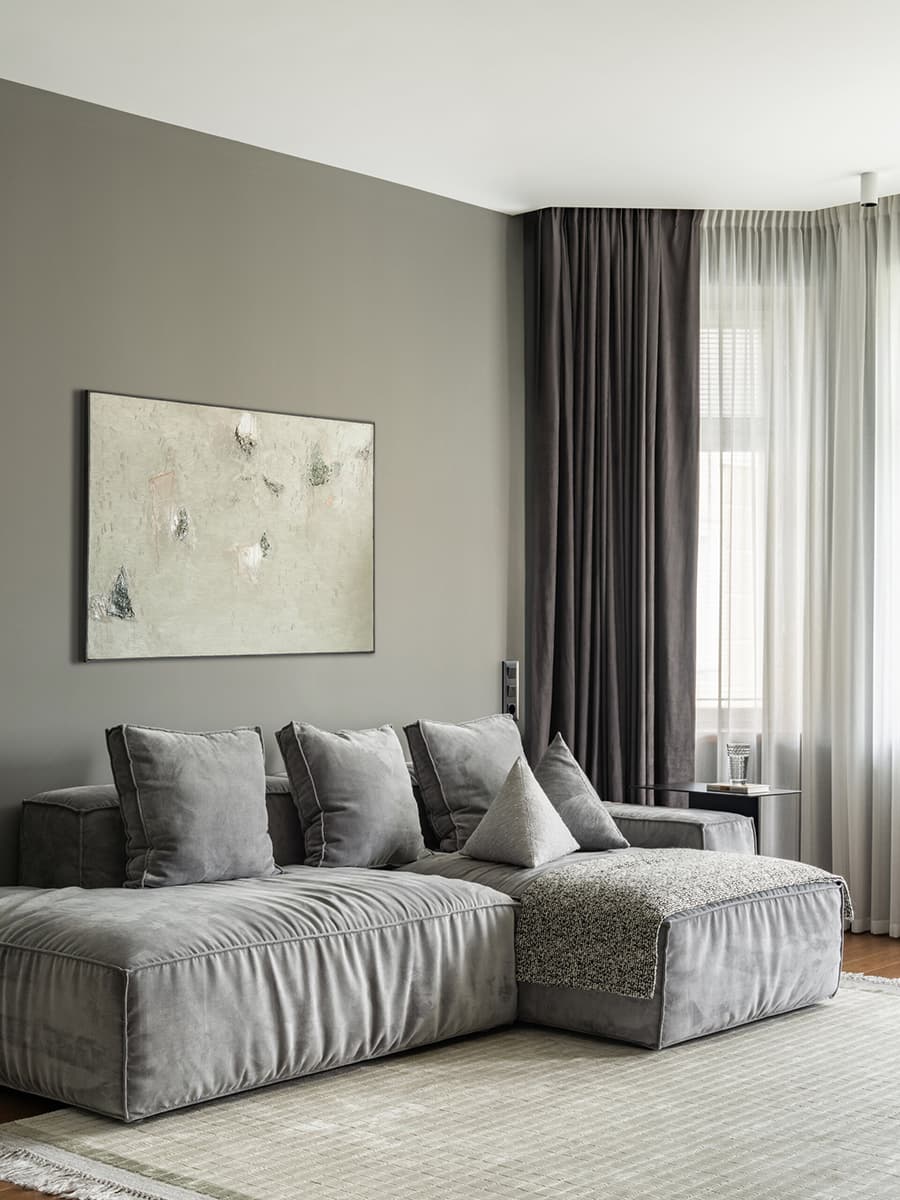 Зеленые оттенки в интерьере просторной квартиры для бизнесмена из Петербурга — проект Евгении Абориной