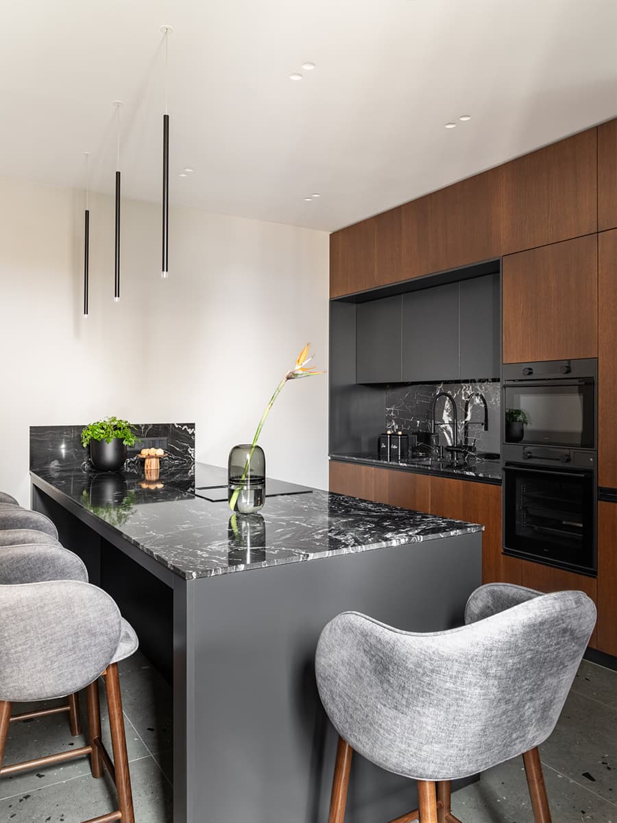 Зеленые оттенки в интерьере просторной квартиры для бизнесмена из Петербурга — проект Евгении Абориной