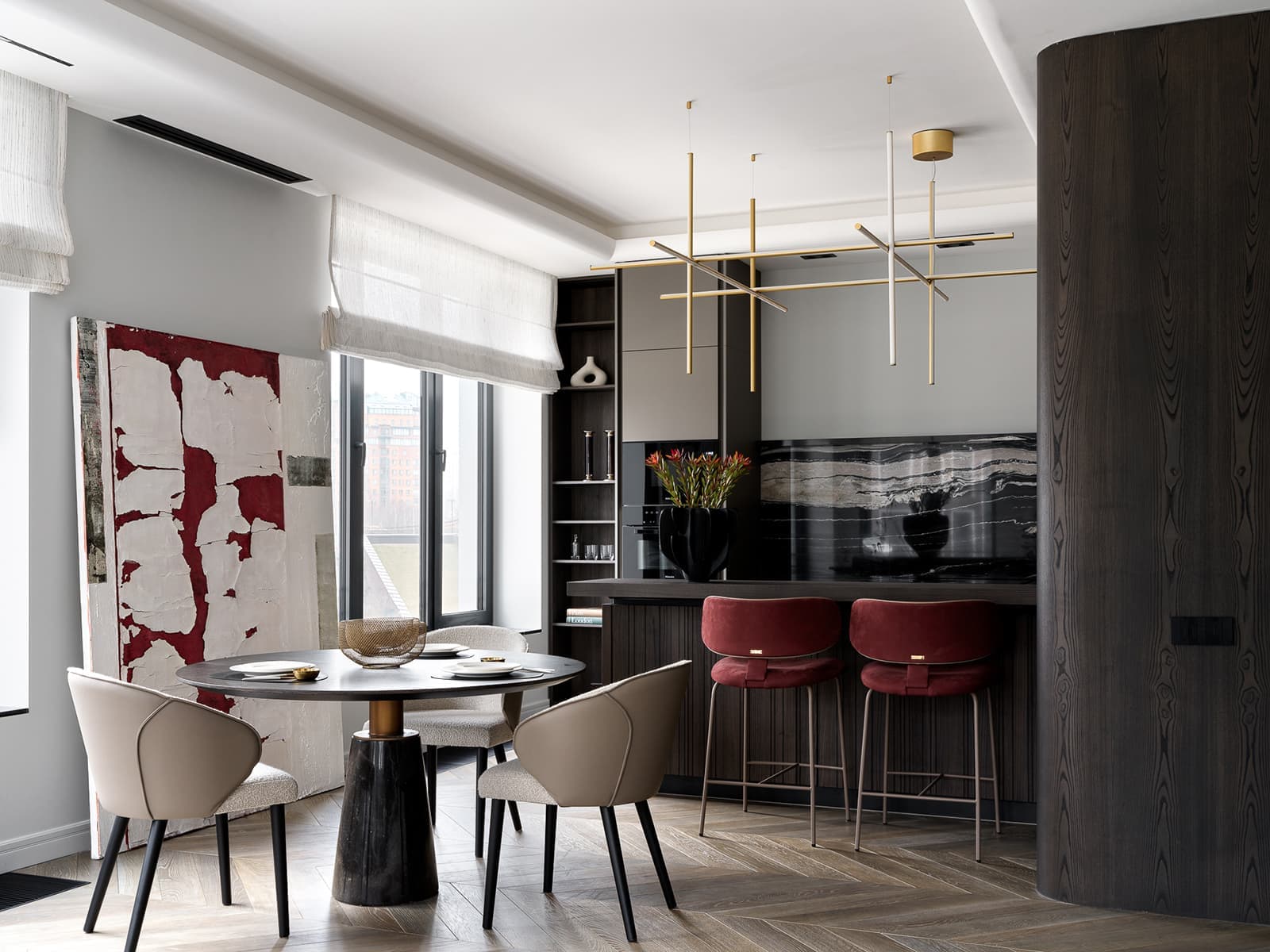 Контраст прямых линий и плавных форм в интерьере квартиры для женщины с двумя детьми — проект Юлии Айтекеновой