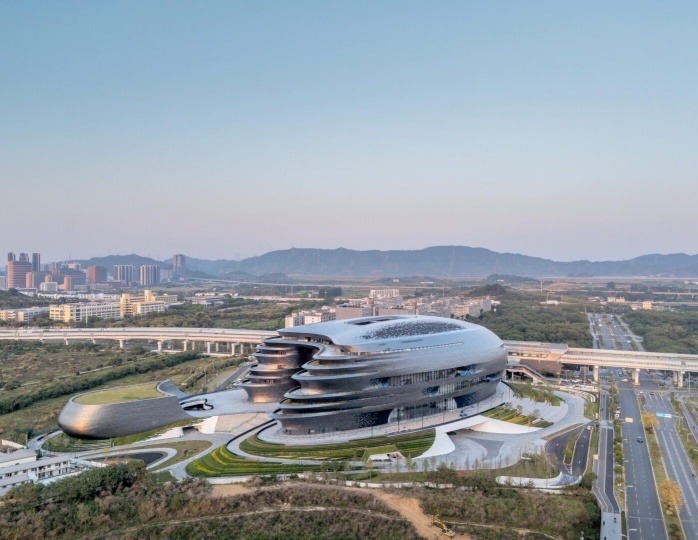 В Шэньчжэне открылся Музей науки и технологий по проекту Zaha Hadid Architects