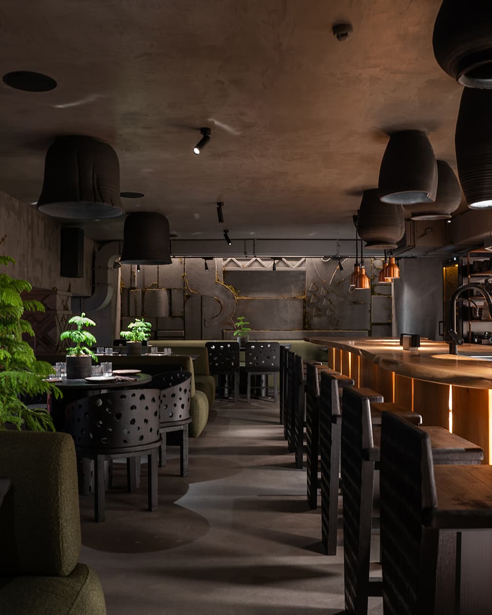 Интерьер московского ресторана, вдохновленный образом сказочного русского леса — проект бюро LEFTdesign