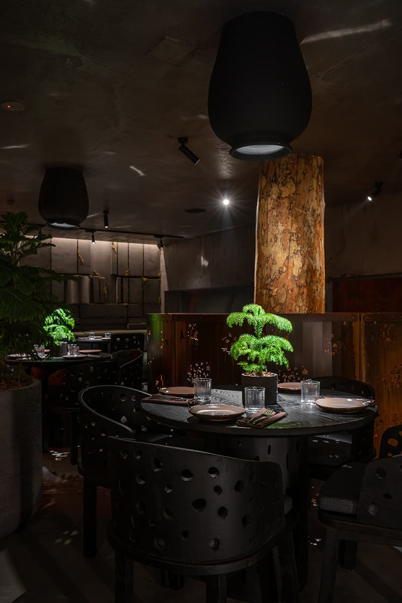 Интерьер московского ресторана, вдохновленный образом сказочного русского леса — проект бюро LEFTdesign